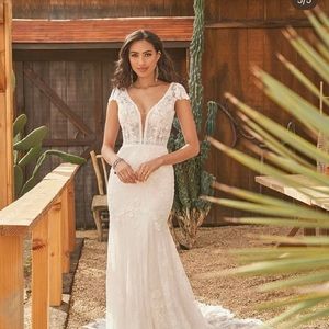 Beautiful Lillian West wedding dress! Size 10 NWT